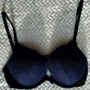 Victtoria’s Secret EUC Bombshell Plunge Navy Blue/Black 32C